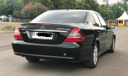 Mercedes-Benz E-Class E 200 2007 Hitam 5
