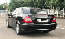 Mercedes-Benz E-Class E 200 2007 Hitam 6
