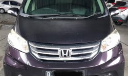 Honda Freed E PSD A/T ( Matic ) 2014 Ungu Tangan 1 Pajak Panjang Good Condition 1