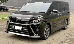Toyota Voxy 2.0 A/T 2019 Hitam 1