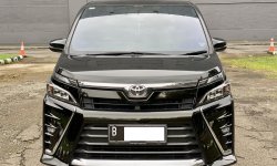 Toyota Voxy 2.0 A/T 2019 Hitam 2