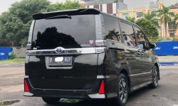 Toyota Voxy 2.0 A/T 2019 Hitam Coklat Metalik KILOMETER ASLI CUMA 17RB🔥 4