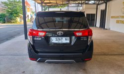 Toyota Kijang Innova V A/T Diesel 2020 MPV hitam 2