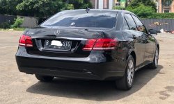 Mercedes-Benz E-Class E 200 2016 Hitam 6