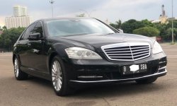 Mercedes-Benz S-Class S 300 L 2011 Hitam 1