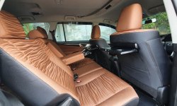 Toyota Kijang Innova 2.4 V Diesel AT Facelift 2019 Putih 14