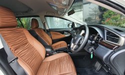 Toyota Kijang Innova 2.4 V Diesel AT Facelift 2019 Putih 18