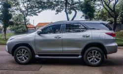 Toyota Fortuner 2.4 VRZ AT 2017, SILVER KM 90rban PJK 02-24, siap pakai 7