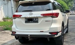Toyota Fortuner 2.4 VRZ AT 2019 Putih 3