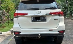 Toyota Fortuner 2.4 VRZ AT 2019 Putih 4