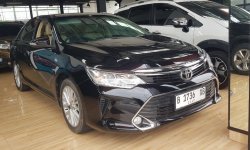Toyota Camry V 2017 Sedan 3