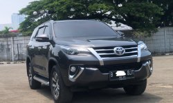 Toyota Fortuner 2.4 VRZ AT 2017 Abu-abu 3