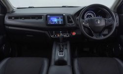 Honda HR-V 1.5L E CVT 2018 Hitam dp hanya 25 jutaan mobil berkualitas  2