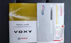 Toyota Voxy 2.0 A/T 2018 Hitam 7