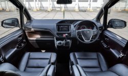 Toyota Voxy 2.0 A/T 2018 Hitam 14