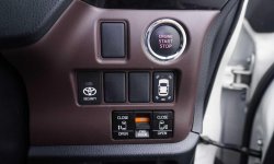 2017 Toyota VOXY 2.0 | DP 10% | CICILAN 9,1 JT-AN | TENOR 5 THN 19