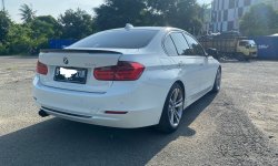 BMW 3 Series 328i 2014 Putih 4
