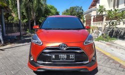 Toyota Sienta Q CVT Orange sliding door 2016 1