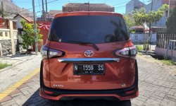 Toyota Sienta Q CVT Orange sliding door 2016 6