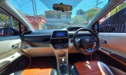 Toyota Sienta Q CVT Orange sliding door 2016 7