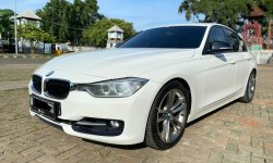 BMW 3 Series 328i 2014 Putih 2