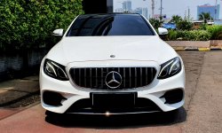 Lokasi jakarta Mercedes-Benz E-Class E 300 2018 Putih km 18 ribuan sunroof cash kredit proses bisa 2