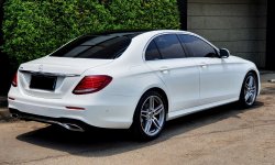 Lokasi jakarta Mercedes-Benz E-Class E 300 2018 Putih km 18 ribuan sunroof cash kredit proses bisa 5