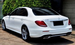 Lokasi jakarta Mercedes-Benz E-Class E 300 2018 Putih km 18 ribuan sunroof cash kredit proses bisa 6