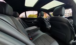 Lokasi jakarta Mercedes-Benz E-Class E 300 2018 Putih km 18 ribuan sunroof cash kredit proses bisa 9