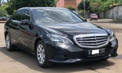 MOBIL BERKUALITAS MERCEDES-BENZ E200 AT HITAM 2016 2