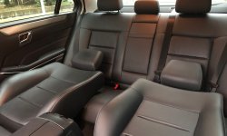 MOBIL BERKUALITAS MERCEDES-BENZ E200 AT HITAM 2016 14