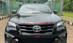 Toyota Fortuner VRZ TRD Sportivo 2.4 AT 2019 10