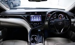 Toyota Camry 2.5 V 2019 Hitam 6