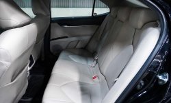 Toyota Camry 2.5 V 2019 Hitam 9