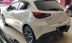 Mazda 2 R A/T ( Matic ) 2016 Putih Mulus Siap Pakai Good Condition 2
