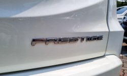 HONDA HRV PRESTIGE 1.8 CVT AT MATIC 2018 FACELIFT PUTIH , KM LOW 15RB!! 17