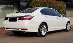 SIAP PAKAI Honda Accord 2.4 VTi-L AT Sedan 2018 Putih 4