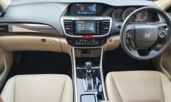 SIAP PAKAI Honda Accord 2.4 VTi-L AT Sedan 2018 Putih 10