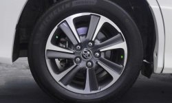 Toyota Voxy 2.0 A/T 2017 12