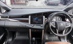 Toyota Kijang Innova V Matic  Tangan Pertama 11