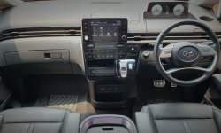 Lokasi jakarta Hyundai Staria Signature 7 2021 hitam km 16rb record cash kredit proses bisa dibantu 14