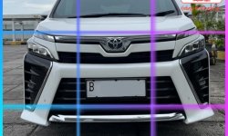 Toyota Voxy 2.0 A/T 2018 2