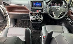 Toyota Voxy 2.0 A/T 2018 6