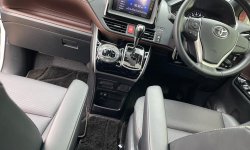 Toyota Voxy 2.0 A/T 2018 7