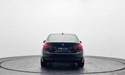 BMW 3 Series 320i 2019 Hitam 3