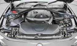 BMW 3 Series 320i 2019 Hitam 7