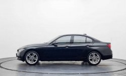 BMW 3 Series 320i 2019 Hitam 5