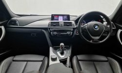 BMW 3 Series 320i 2019 Hitam 9