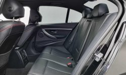 BMW 3 Series 320i 2019 Hitam 13