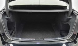BMW 3 Series 320i 2019 Hitam 14